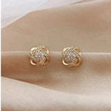 Aretes dorados en espiral con cristales