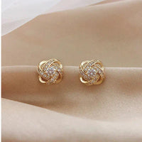 Aretes dorados en espiral con cristales