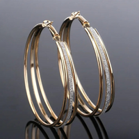 Aretes dorados retro