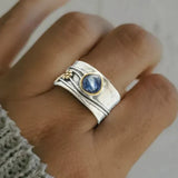Anillo vintage de zafiro azul con plata bañada en oro