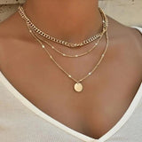 Elegante collar de oro y plata