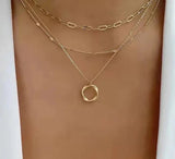 Collar dorado en capas clásico con colgante